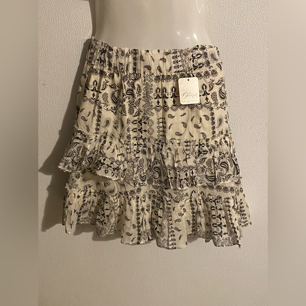 Free People Size L Creme Paisley Print Ruffle Layered Pull On Skirt New